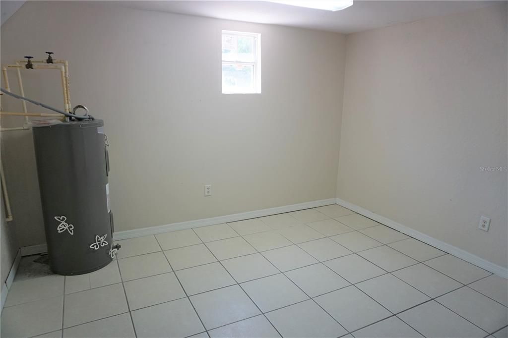 For Rent: $1,900 (2 beds, 1 baths, 1100 Square Feet)