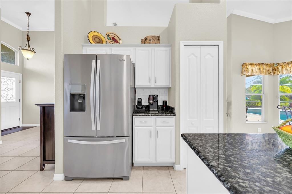 待售: $700,000 (3 贝兹, 2 浴室, 2723 平方英尺)