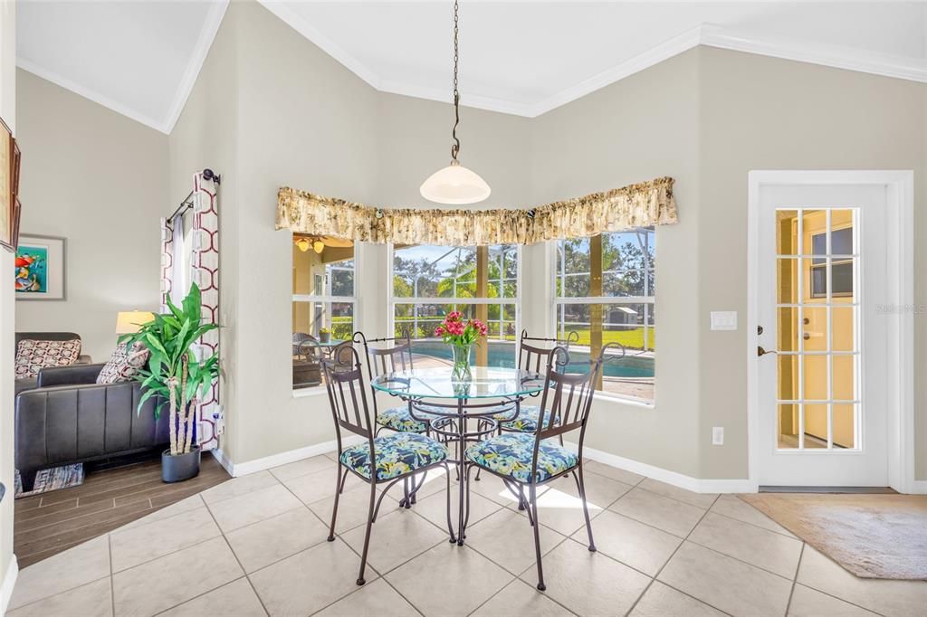 待售: $700,000 (3 贝兹, 2 浴室, 2723 平方英尺)