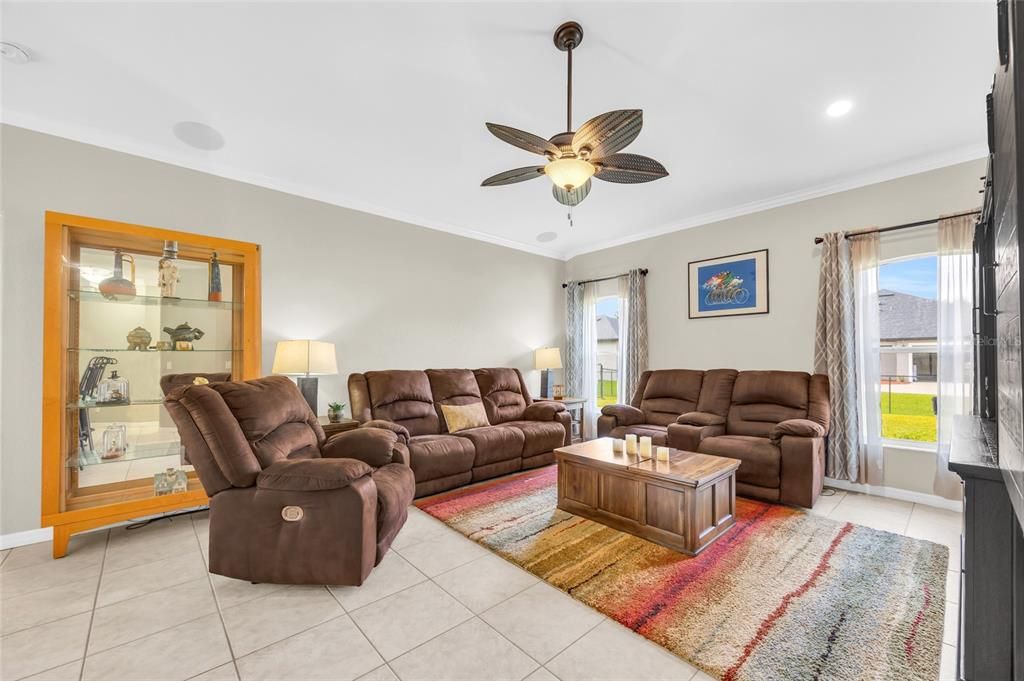 待售: $700,000 (3 贝兹, 2 浴室, 2723 平方英尺)