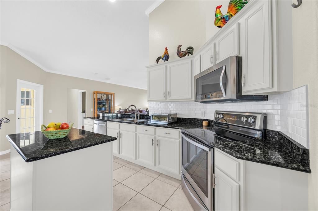 待售: $700,000 (3 贝兹, 2 浴室, 2723 平方英尺)