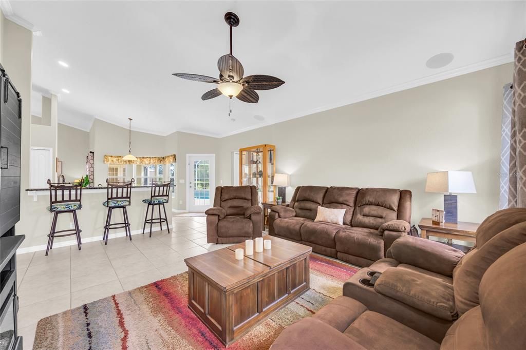 待售: $700,000 (3 贝兹, 2 浴室, 2723 平方英尺)