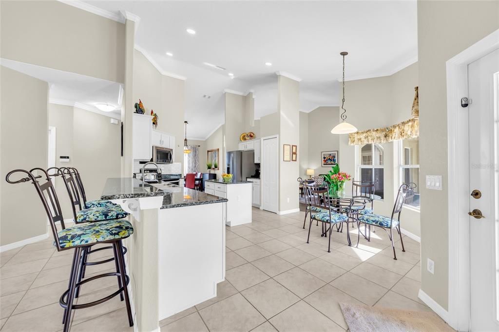 待售: $700,000 (3 贝兹, 2 浴室, 2723 平方英尺)