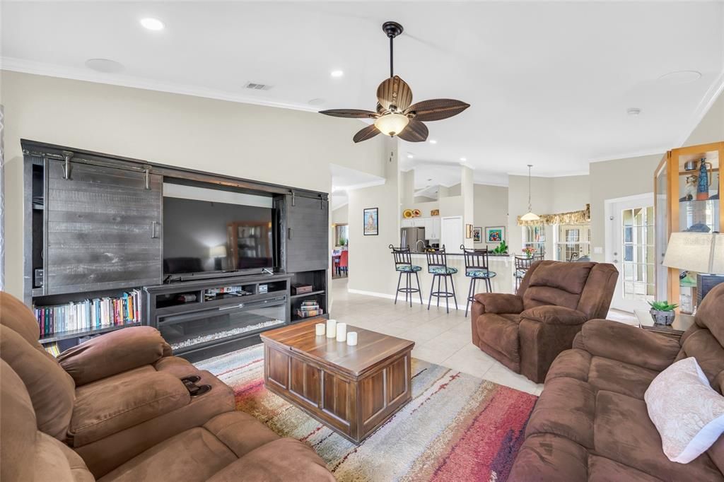 待售: $700,000 (3 贝兹, 2 浴室, 2723 平方英尺)