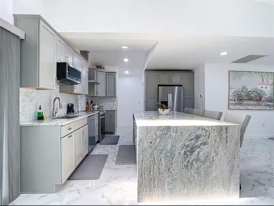 For Rent: $2,750 (3 beds, 3 baths, 2084 Square Feet)