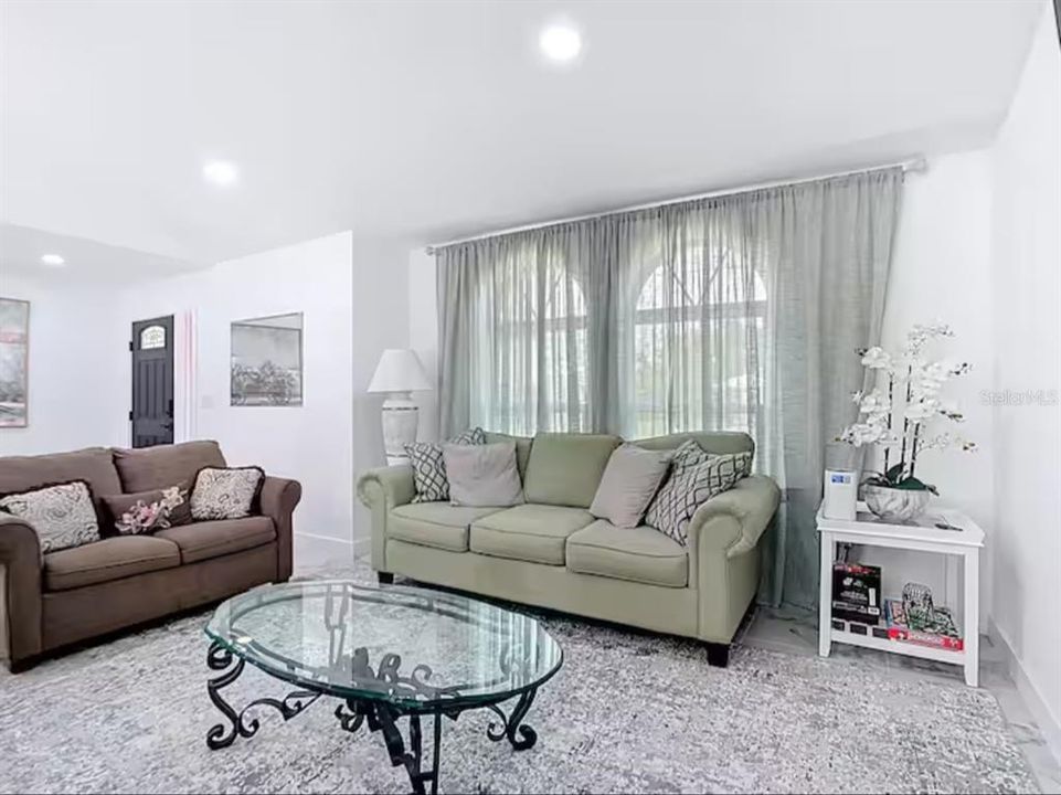 For Rent: $2,750 (3 beds, 3 baths, 2084 Square Feet)