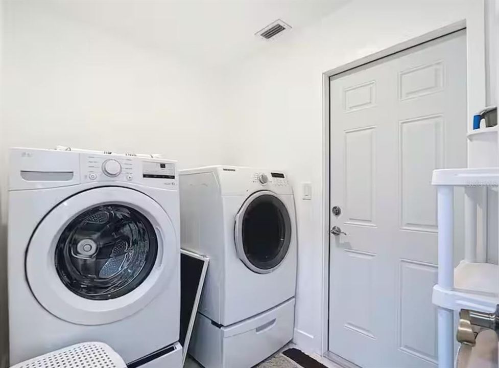 For Rent: $2,750 (3 beds, 3 baths, 2084 Square Feet)