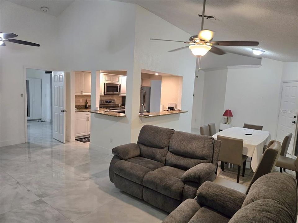 En Venta: $460,000 (3 camas, 2 baños, 1602 Pies cuadrados)