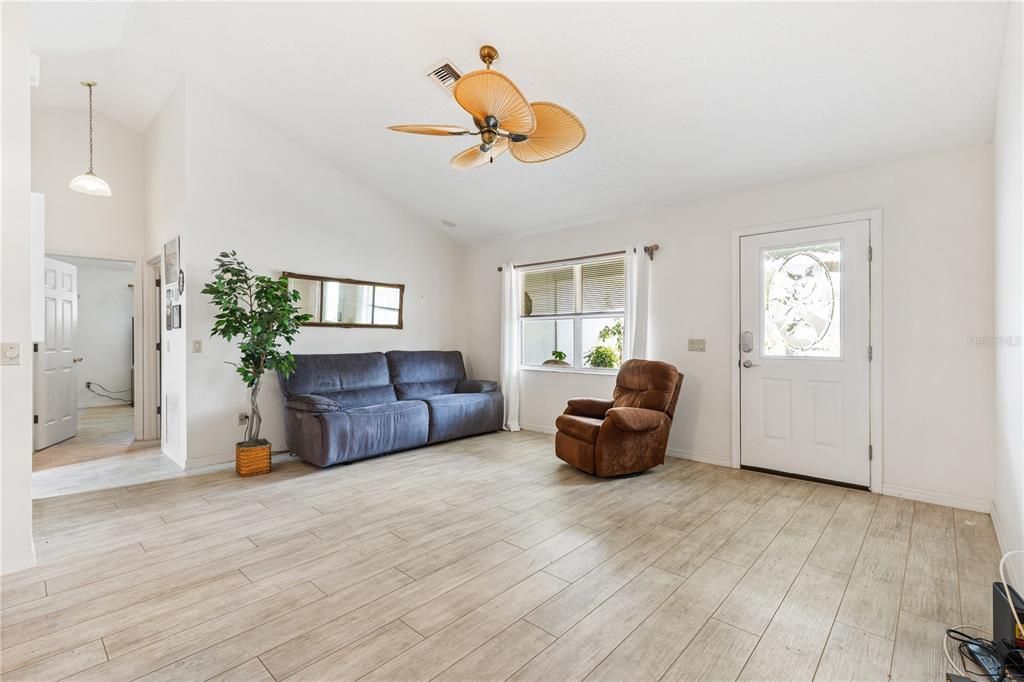 待售: $300,000 (3 贝兹, 2 浴室, 1533 平方英尺)