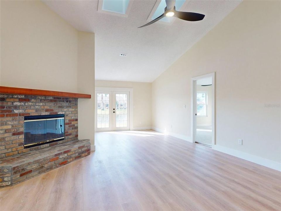 待售: $370,000 (3 贝兹, 2 浴室, 1456 平方英尺)