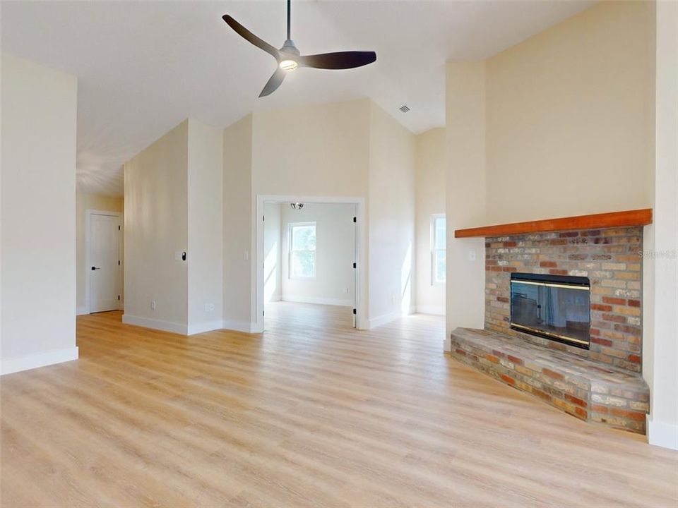 待售: $370,000 (3 贝兹, 2 浴室, 1456 平方英尺)