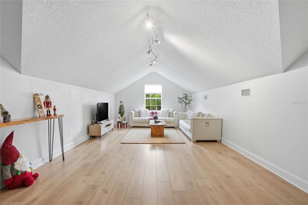 Active With Contract: $974,900 (7 beds, 4 baths, 4126 Square Feet)