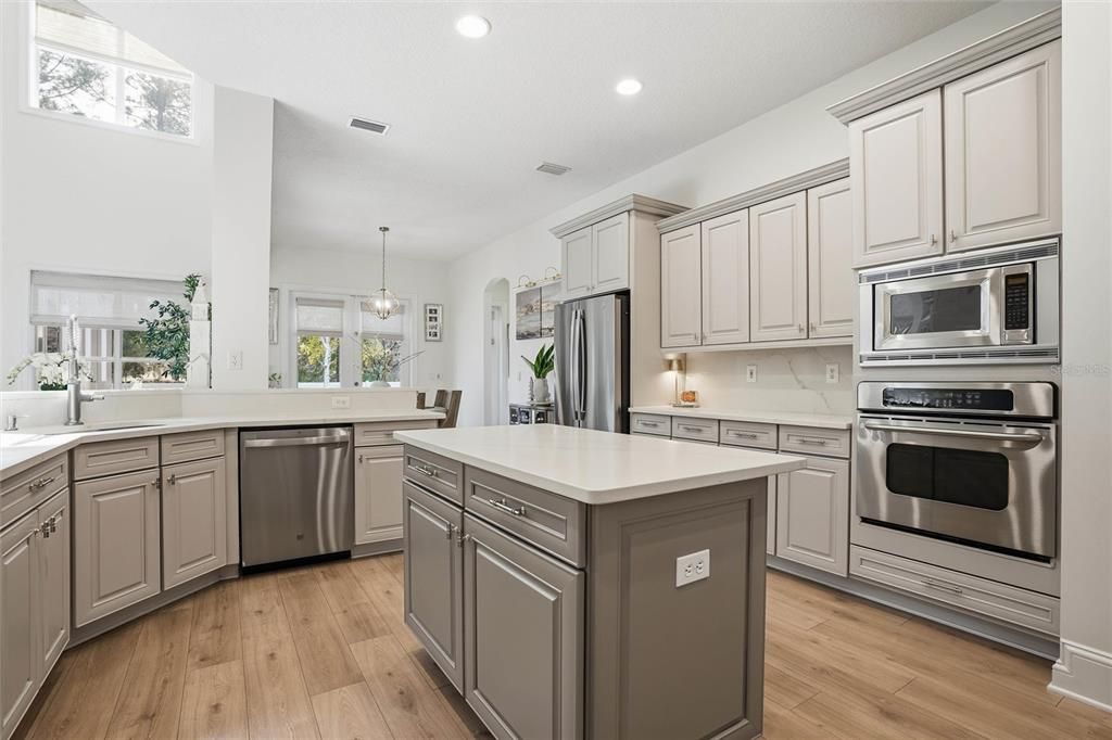 Active With Contract: $974,900 (7 beds, 4 baths, 4126 Square Feet)