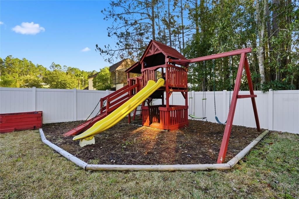 Active With Contract: $974,900 (7 beds, 4 baths, 4126 Square Feet)