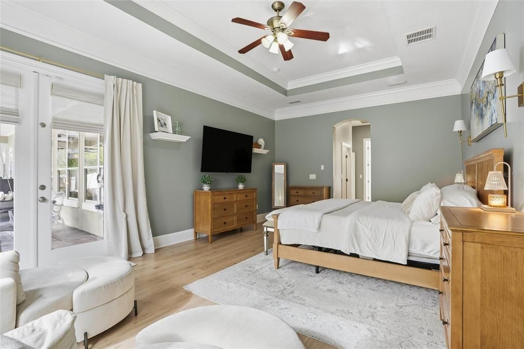 Active With Contract: $974,900 (7 beds, 4 baths, 4126 Square Feet)