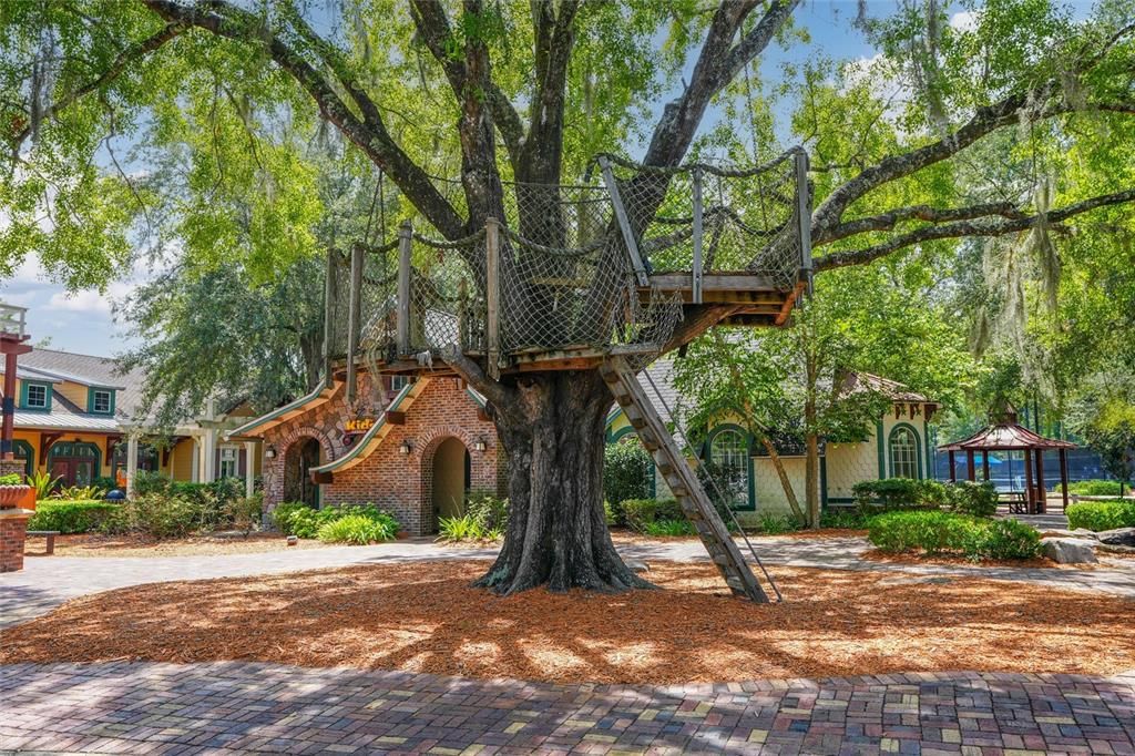 Active With Contract: $974,900 (7 beds, 4 baths, 4126 Square Feet)