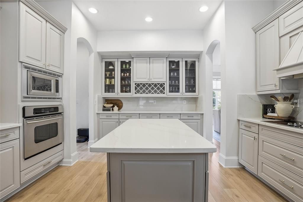 Active With Contract: $974,900 (7 beds, 4 baths, 4126 Square Feet)