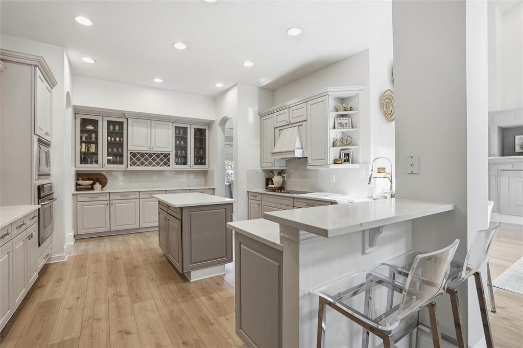 Active With Contract: $974,900 (7 beds, 4 baths, 4126 Square Feet)