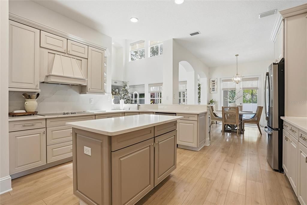 Active With Contract: $974,900 (7 beds, 4 baths, 4126 Square Feet)