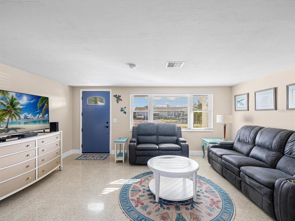 For Sale: $399,900 (2 beds, 2 baths, 1340 Square Feet)