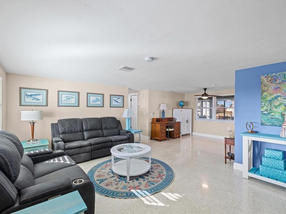 For Sale: $399,900 (2 beds, 2 baths, 1340 Square Feet)