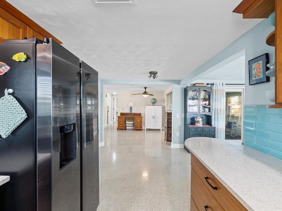 For Sale: $399,900 (2 beds, 2 baths, 1340 Square Feet)