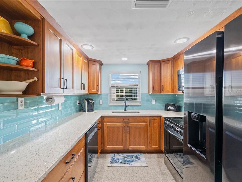 For Sale: $399,900 (2 beds, 2 baths, 1340 Square Feet)