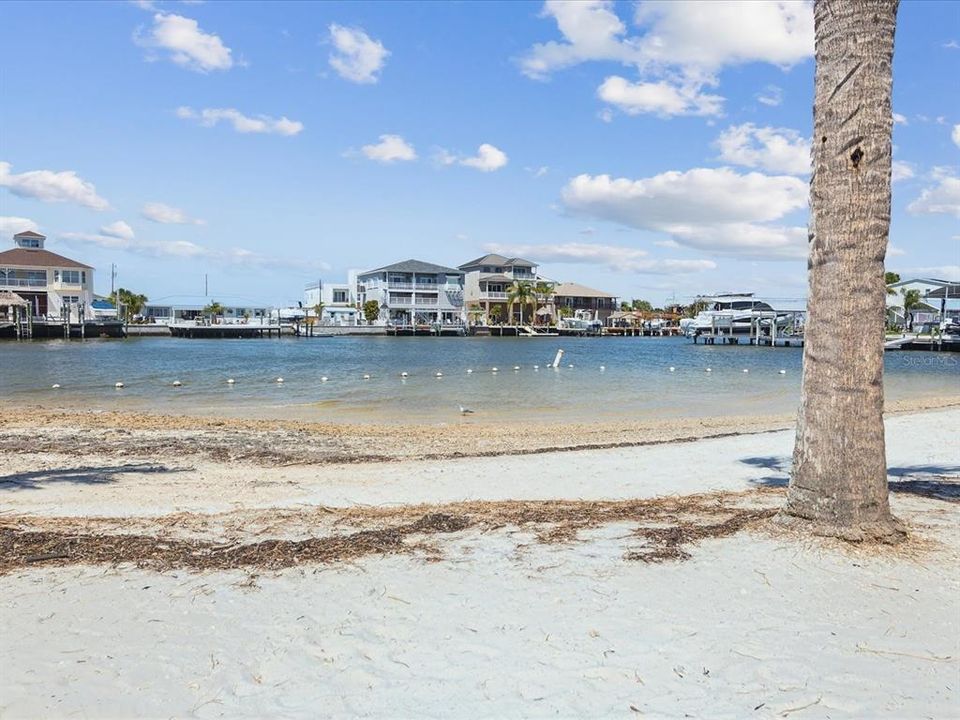 For Sale: $399,900 (2 beds, 2 baths, 1340 Square Feet)