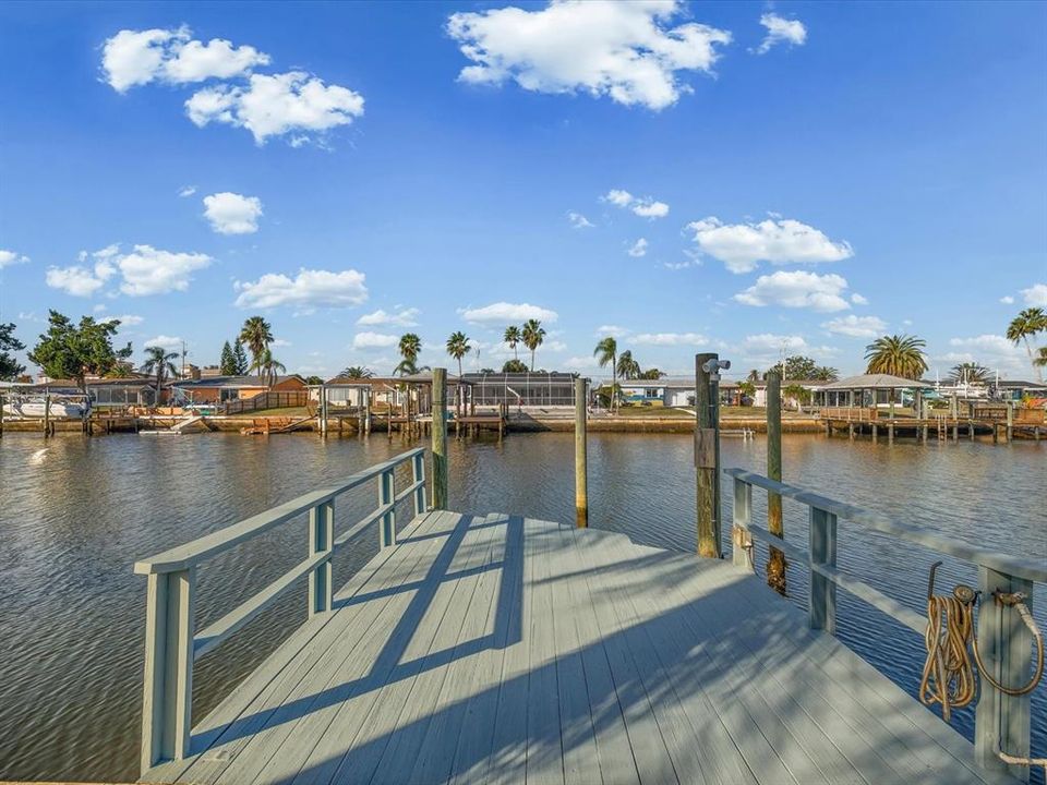 For Sale: $399,900 (2 beds, 2 baths, 1340 Square Feet)