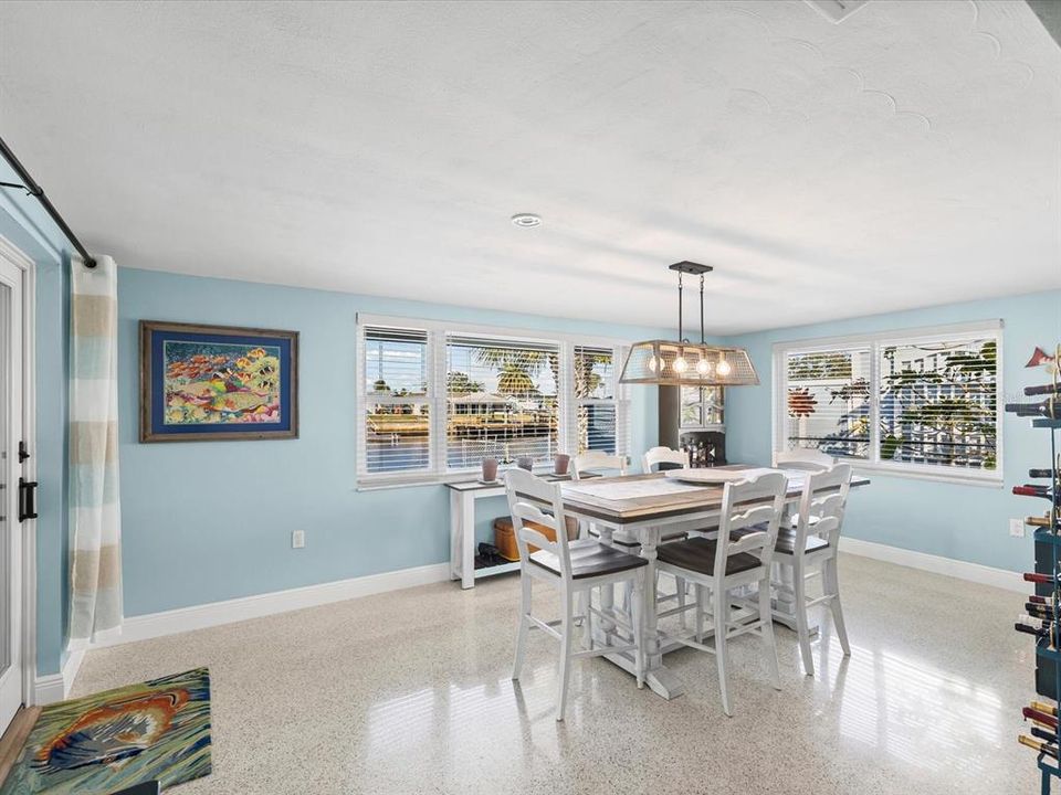 For Sale: $399,900 (2 beds, 2 baths, 1340 Square Feet)