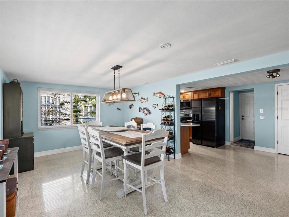 For Sale: $399,900 (2 beds, 2 baths, 1340 Square Feet)