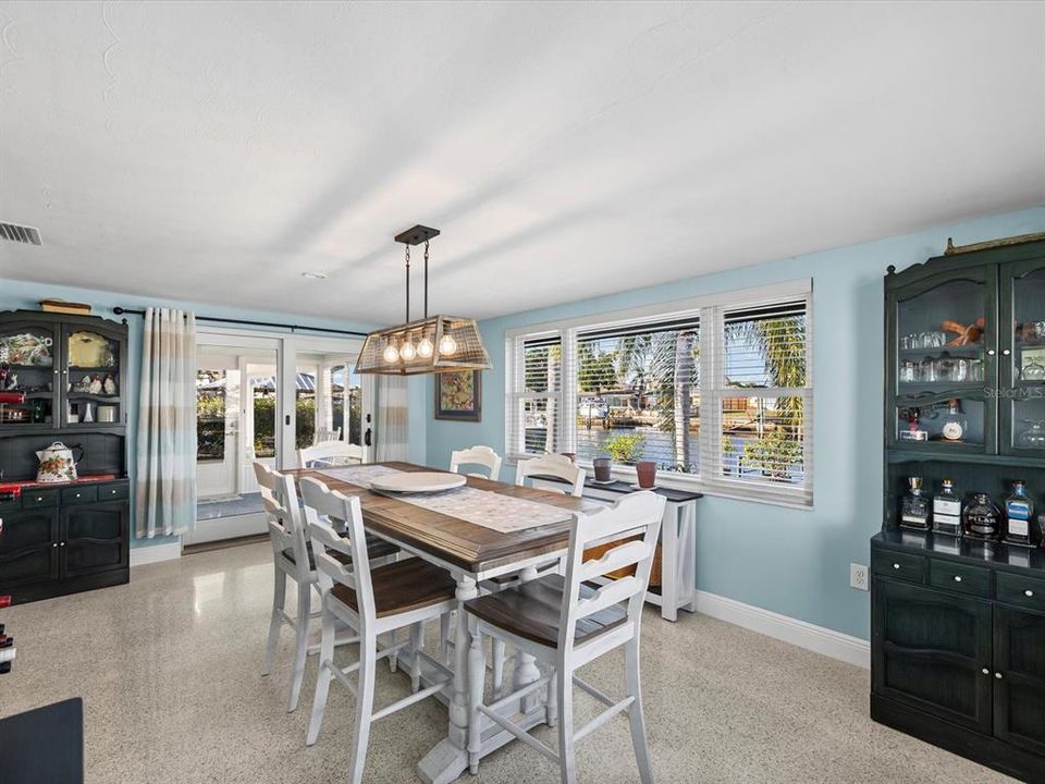 For Sale: $399,900 (2 beds, 2 baths, 1340 Square Feet)