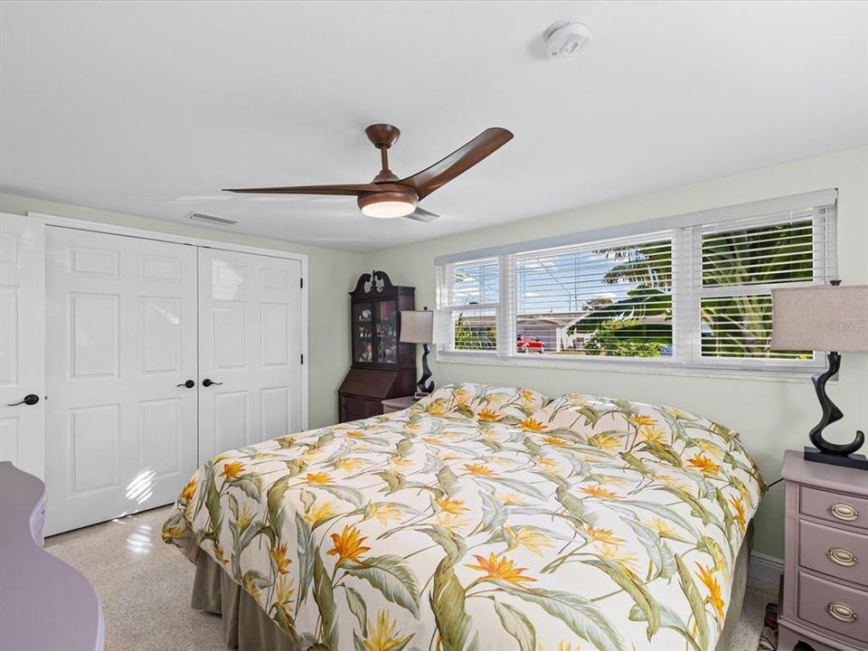 For Sale: $399,900 (2 beds, 2 baths, 1340 Square Feet)