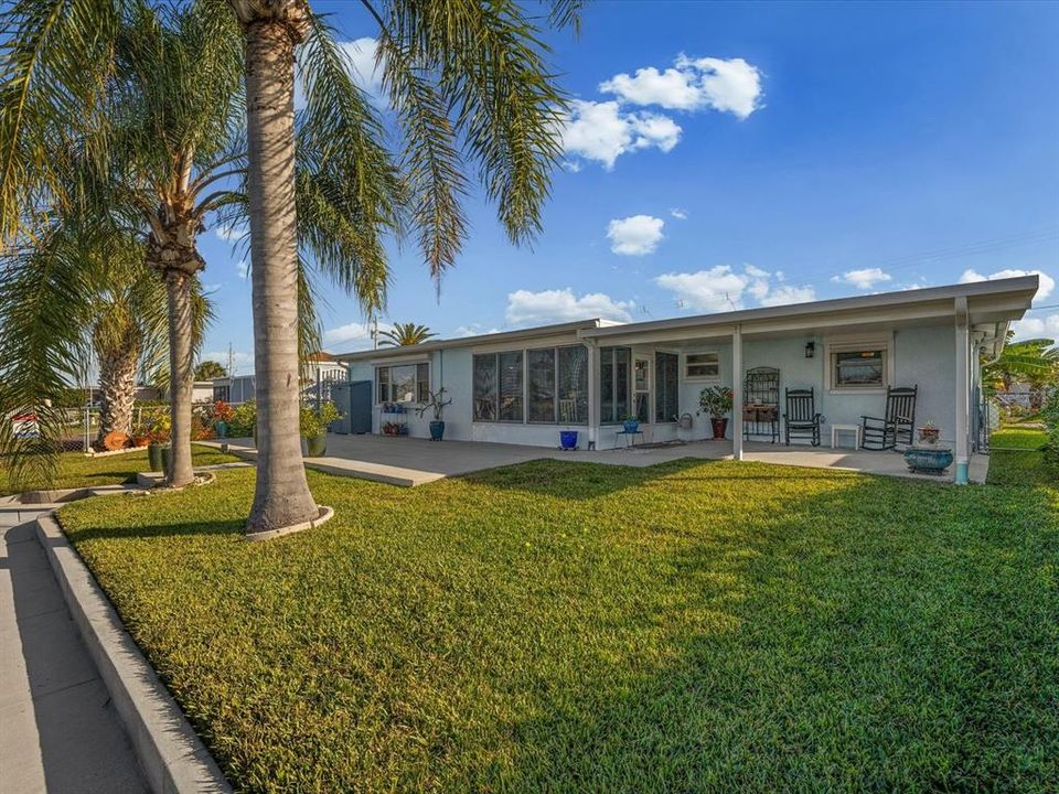 For Sale: $399,900 (2 beds, 2 baths, 1340 Square Feet)