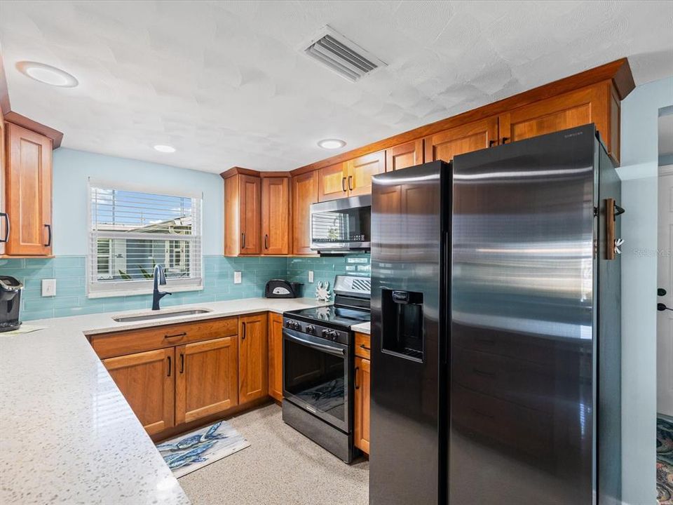 For Sale: $399,900 (2 beds, 2 baths, 1340 Square Feet)