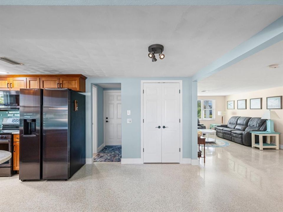 For Sale: $399,900 (2 beds, 2 baths, 1340 Square Feet)