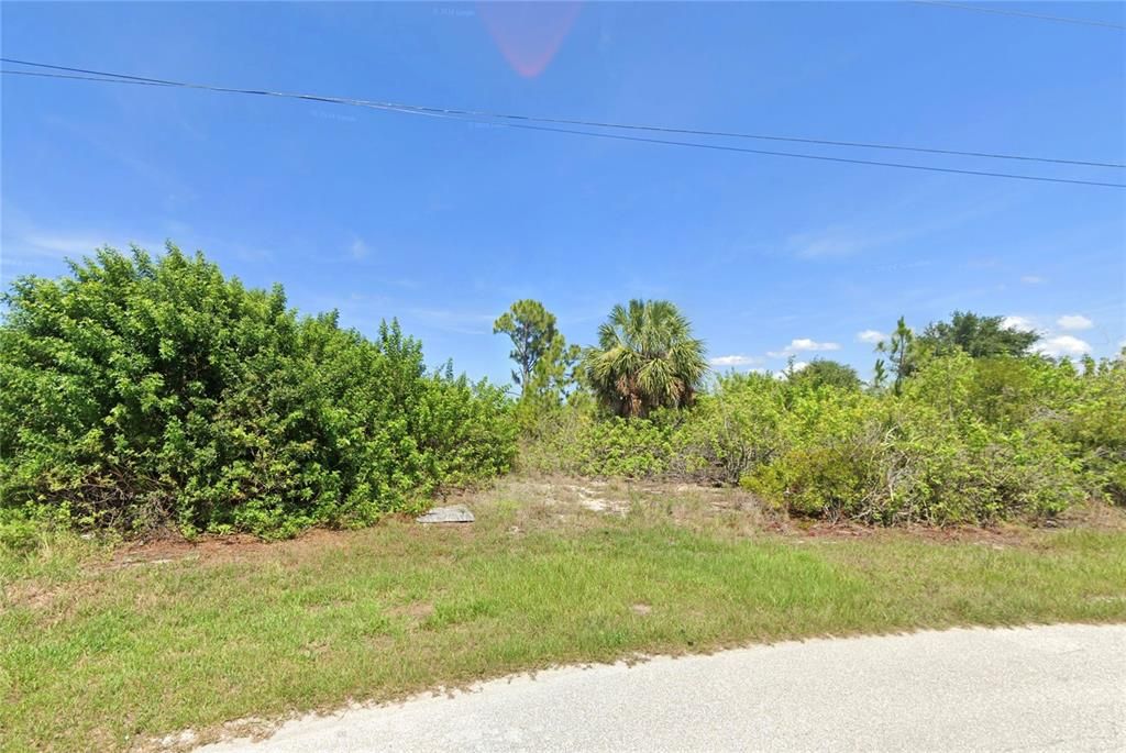 待售: $140,000 (0.37 acres)