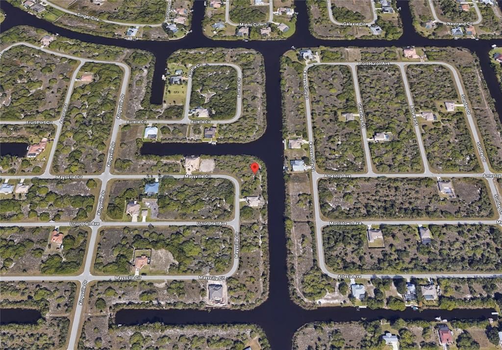 待售: $140,000 (0.37 acres)