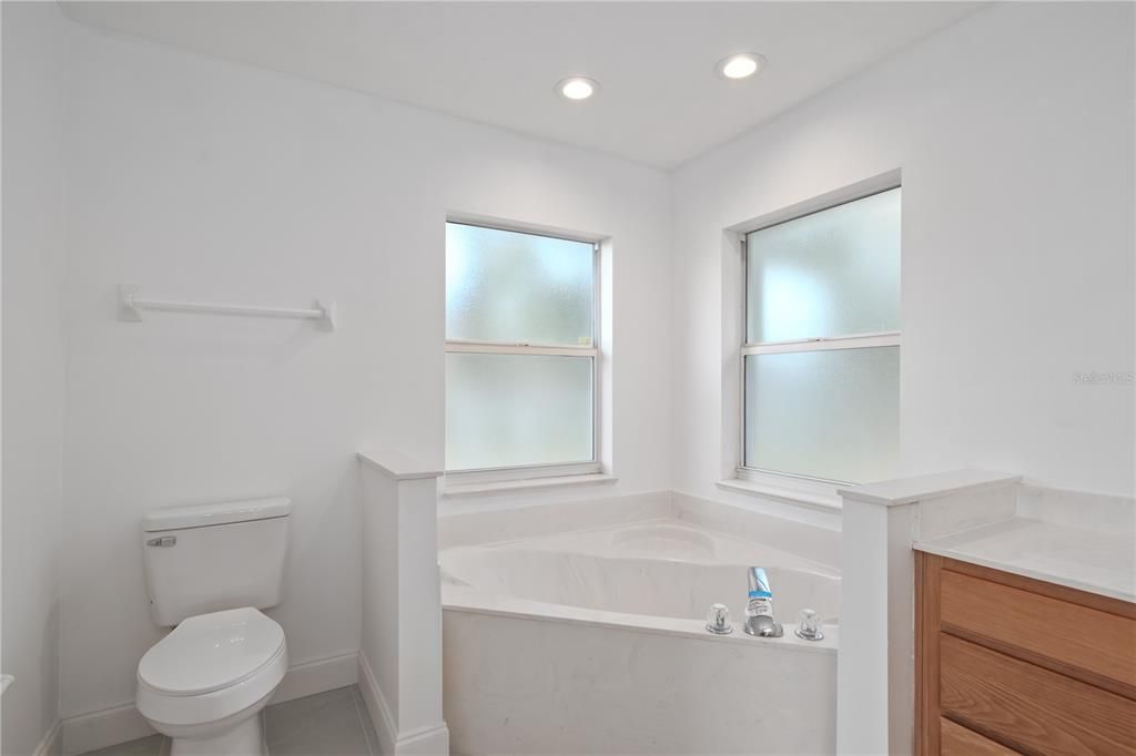 For Rent: $2,100 (3 beds, 2 baths, 1777 Square Feet)