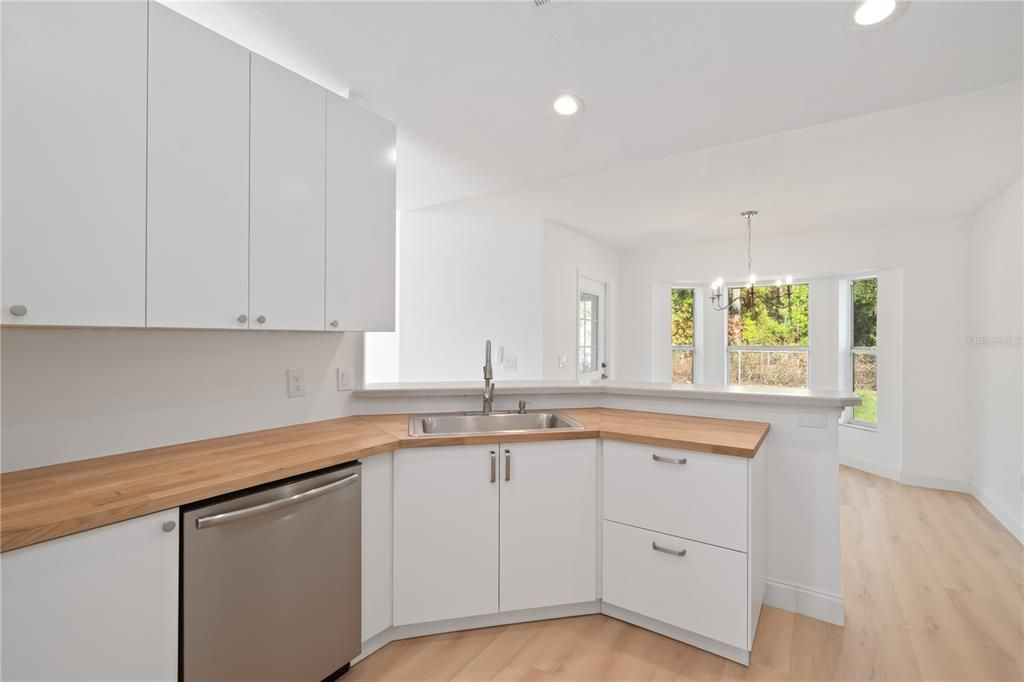 For Rent: $2,100 (3 beds, 2 baths, 1777 Square Feet)