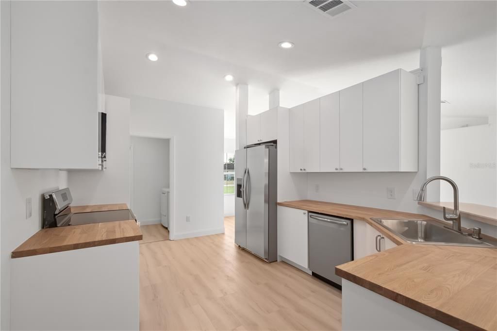 For Rent: $2,100 (3 beds, 2 baths, 1777 Square Feet)