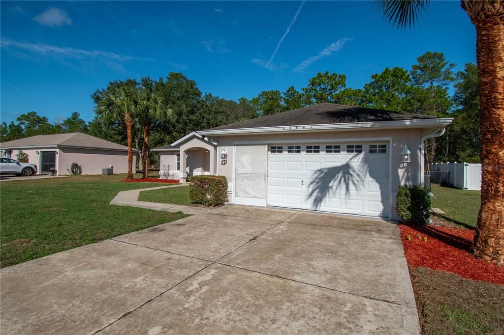 For Rent: $2,100 (3 beds, 2 baths, 1777 Square Feet)