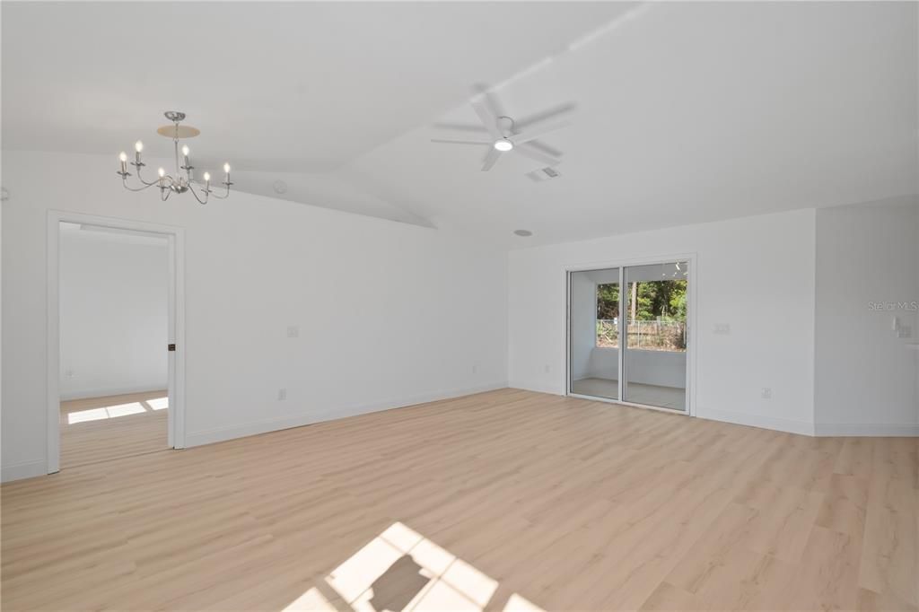 For Rent: $2,100 (3 beds, 2 baths, 1777 Square Feet)