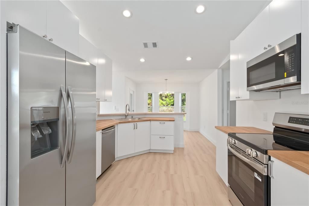 For Rent: $2,100 (3 beds, 2 baths, 1777 Square Feet)