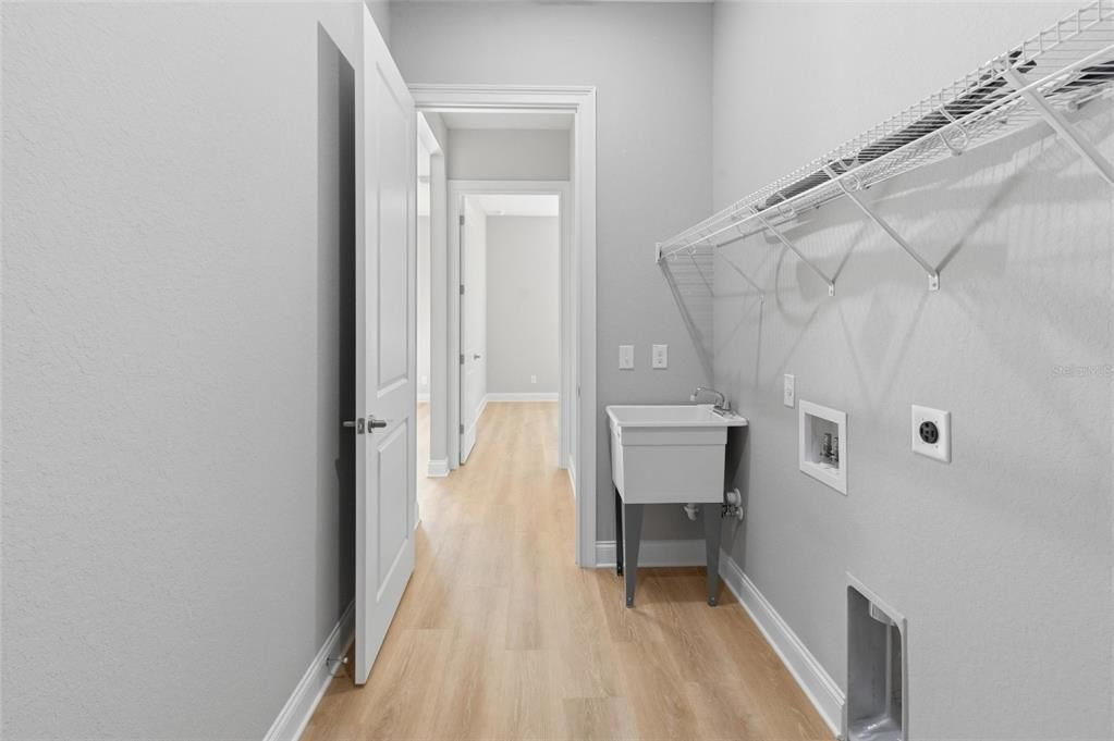 For Sale: $339,000 (4 beds, 3 baths, 1940 Square Feet)