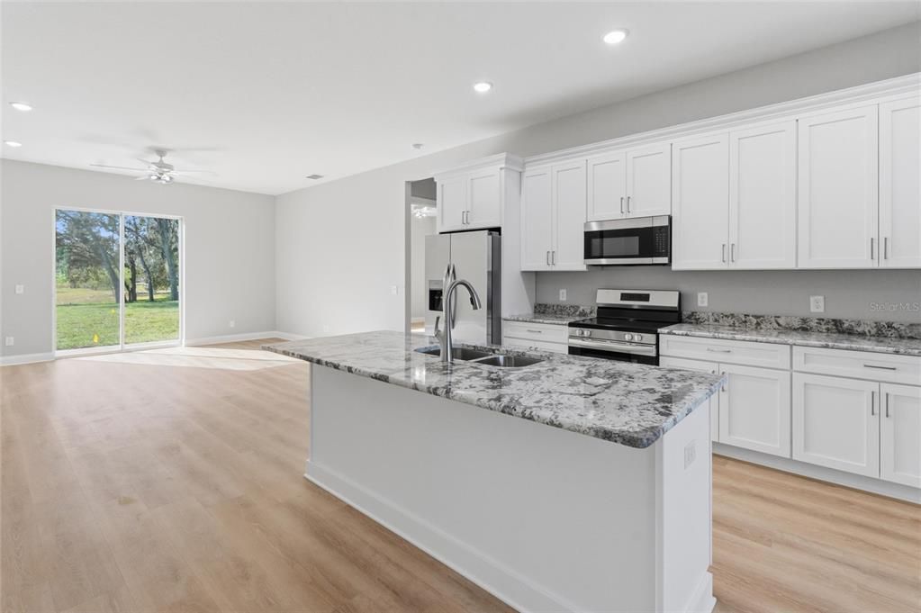 For Sale: $339,000 (4 beds, 3 baths, 1940 Square Feet)