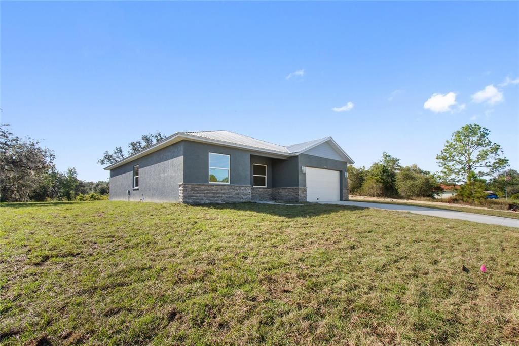 For Sale: $339,000 (4 beds, 3 baths, 1940 Square Feet)