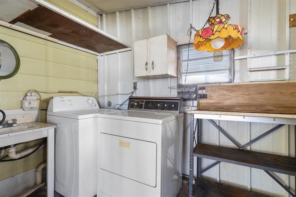 For Sale: $99,000 (2 beds, 2 baths, 782 Square Feet)