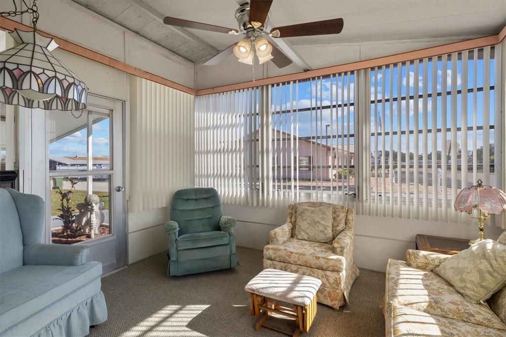 For Sale: $99,000 (2 beds, 2 baths, 782 Square Feet)