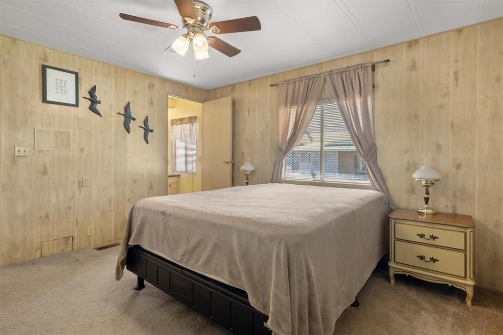 For Sale: $99,000 (2 beds, 2 baths, 782 Square Feet)